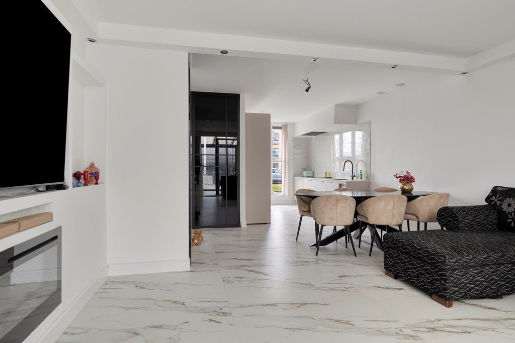 Tussenwoning te koop: Arinnastraat 19D, Almere