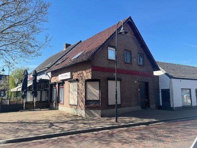 Tussenwoning te koop: H. Hartplein 28, Veghel