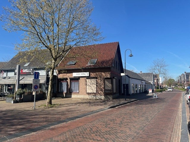 Tussenwoning te koop: H. Hartplein 28, Veghel