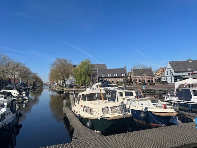 Tussenwoning te koop: H. Hartplein 28, Veghel