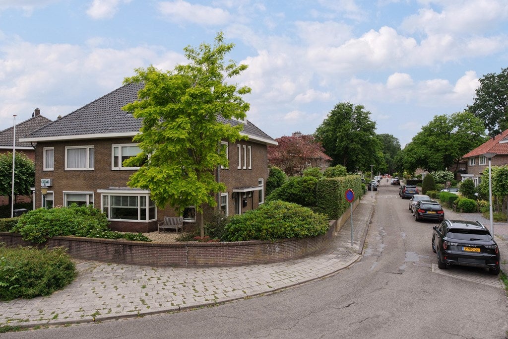 Twee-onder-één-kap te koop: Willem De Clercqstraat 3, Almelo