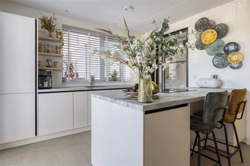 Tussenwoning te koop: Aan het Stichelen 12, Roermond