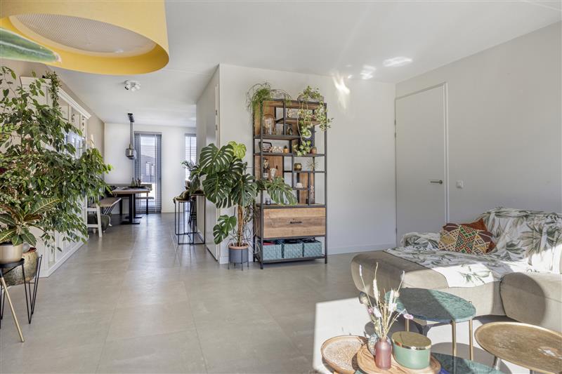 Tussenwoning te koop: Aan het Stichelen 12, Roermond