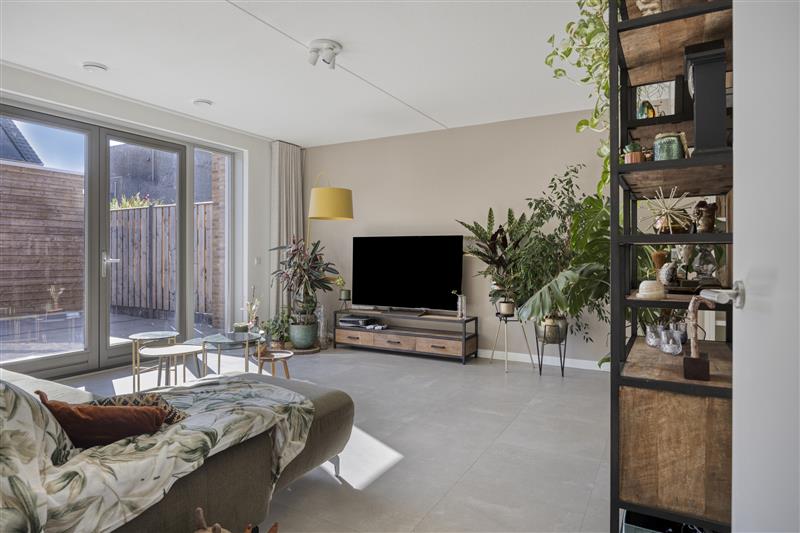Tussenwoning te koop: Aan het Stichelen 12, Roermond