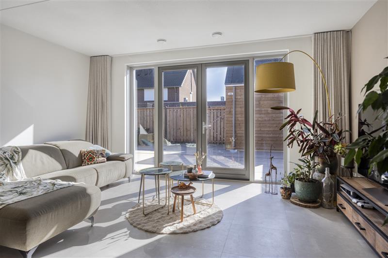 Tussenwoning te koop: Aan het Stichelen 12, Roermond