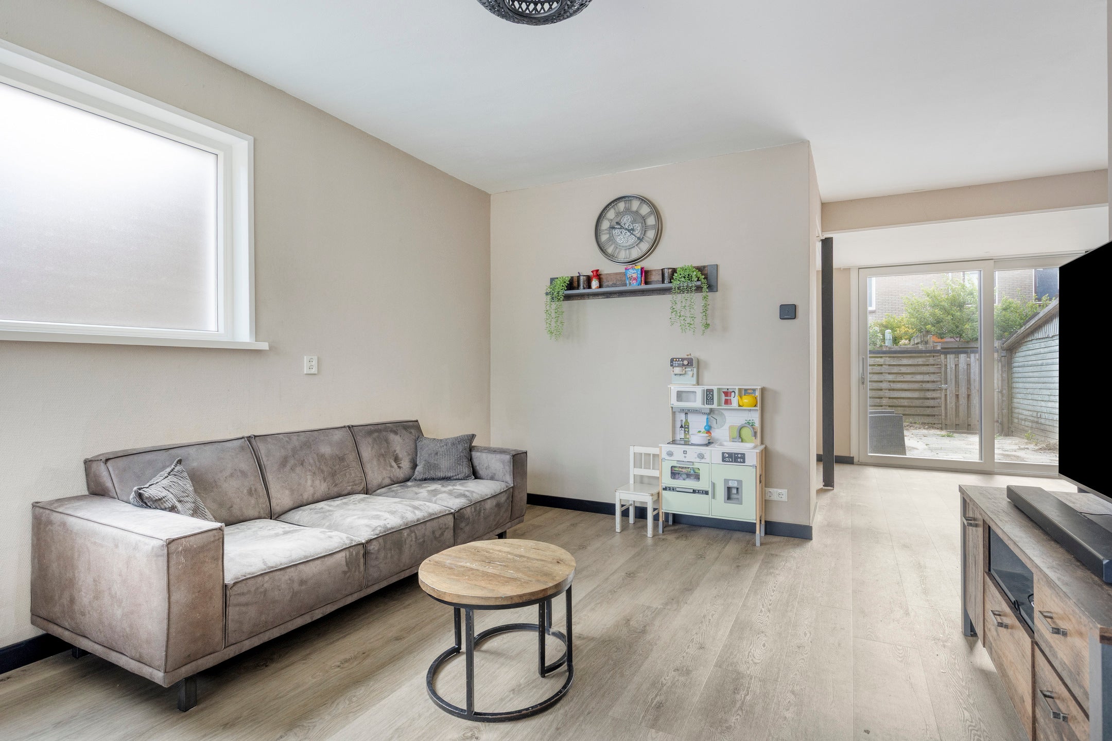 Hoekwoning te koop: Euroweg 90, Leek