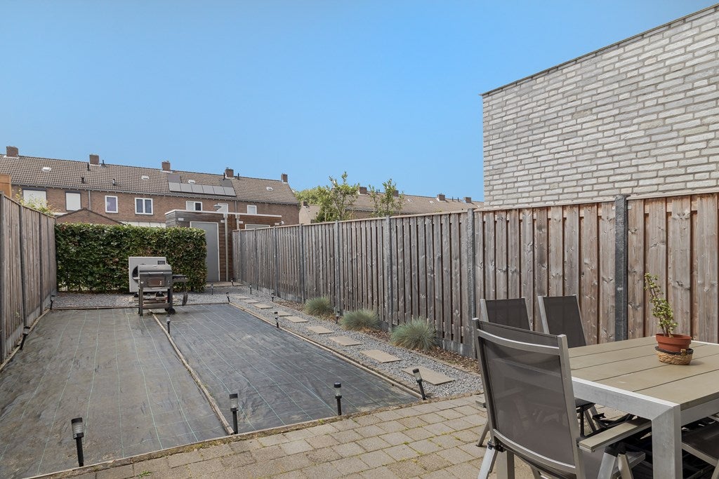 Tussenwoning te koop: Masadastraat 24, Maastricht