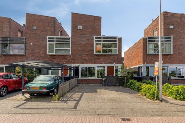 Dijkwacht 104 in Leiderdorp