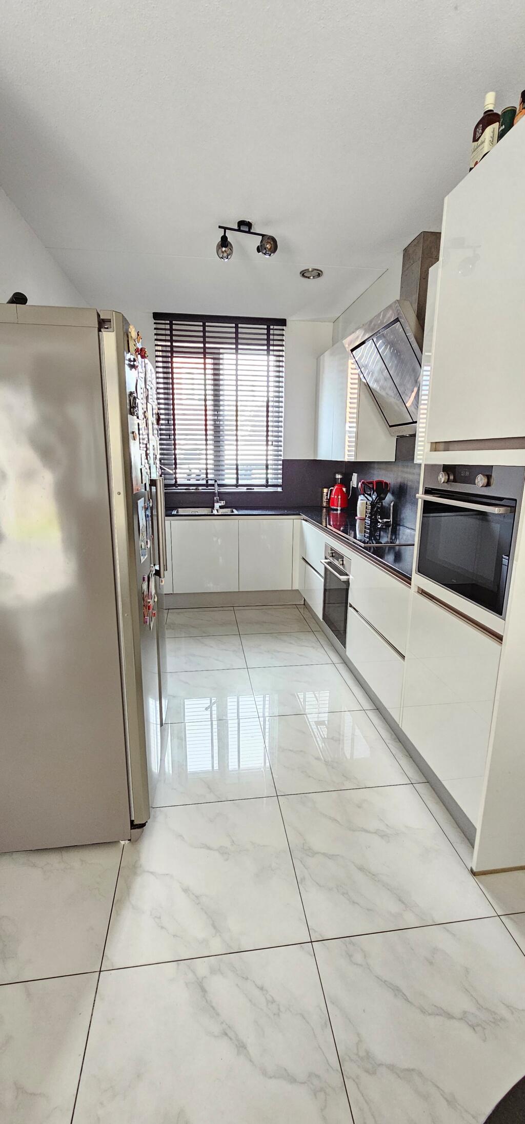 Tussenwoning te koop: Aagje Dekenstraat 39, Dordrecht