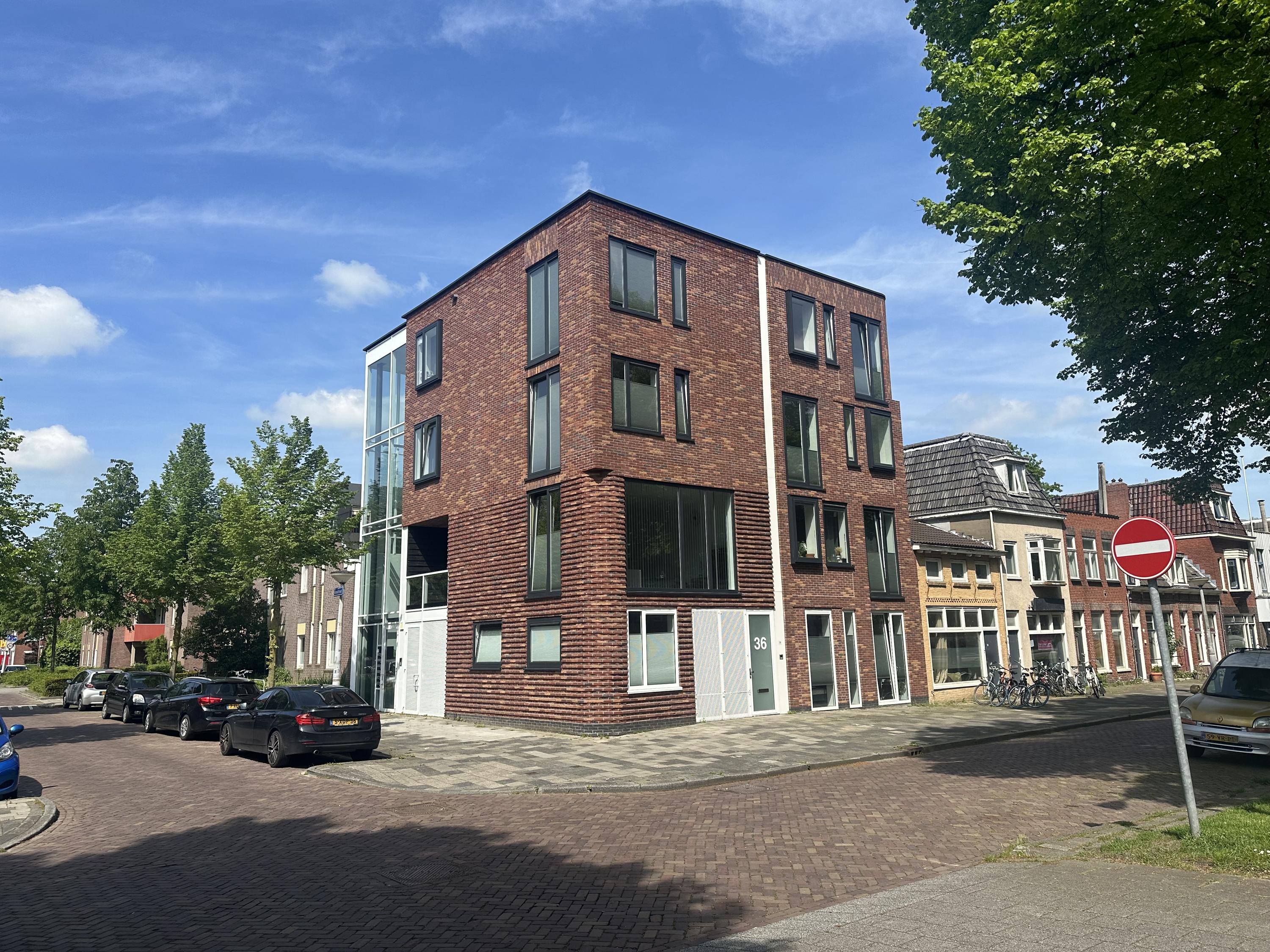Flat Almastraat 1 4