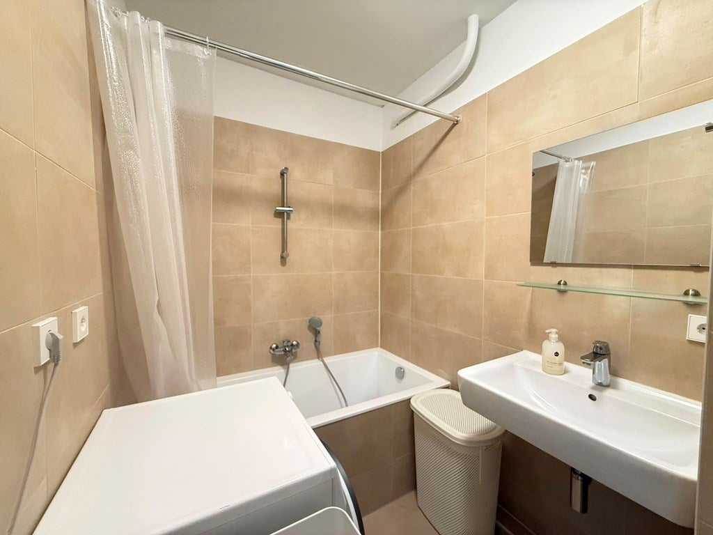 Woning te huur: Mr. F.A. van Hallweg, Amstelveen