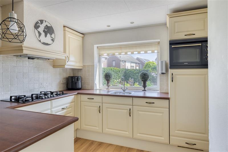 Hoekwoning te koop: Hertogstraat 12, Molenhoek