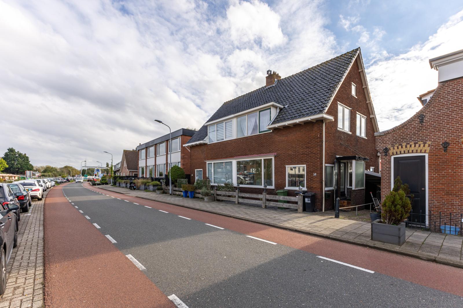 Huis Nieuwemeerdijk 38 in Badhoevedorp