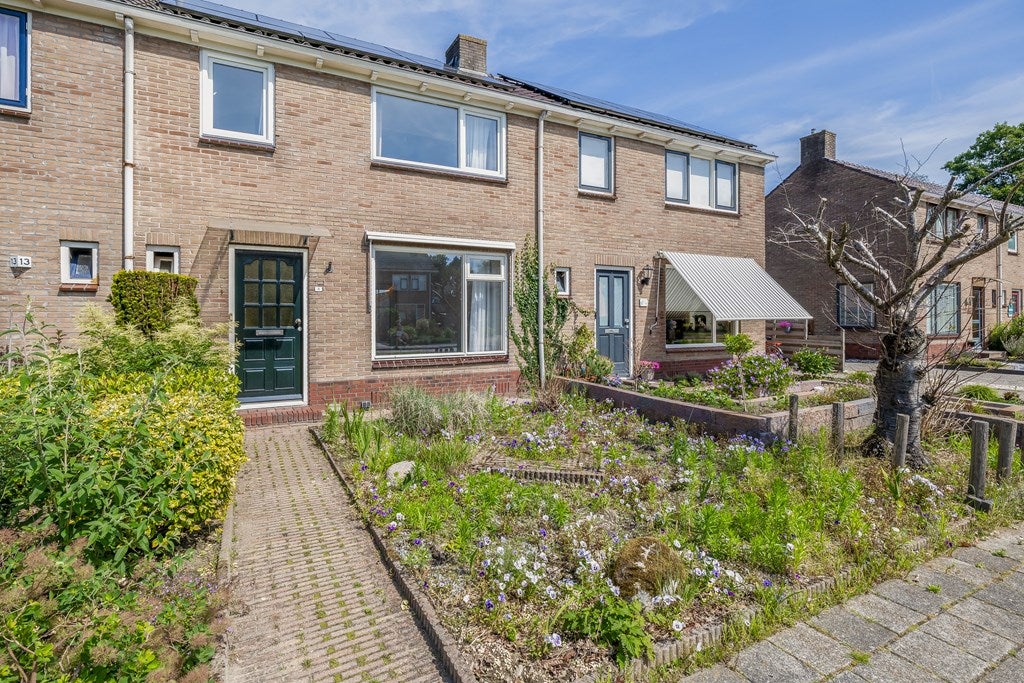 Huis Burgemeester van Wageningenlaan 11 in Roden