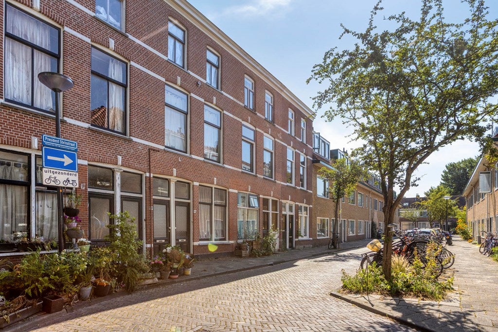 Studio te koop: President Steinstraat 22B, Leiden
