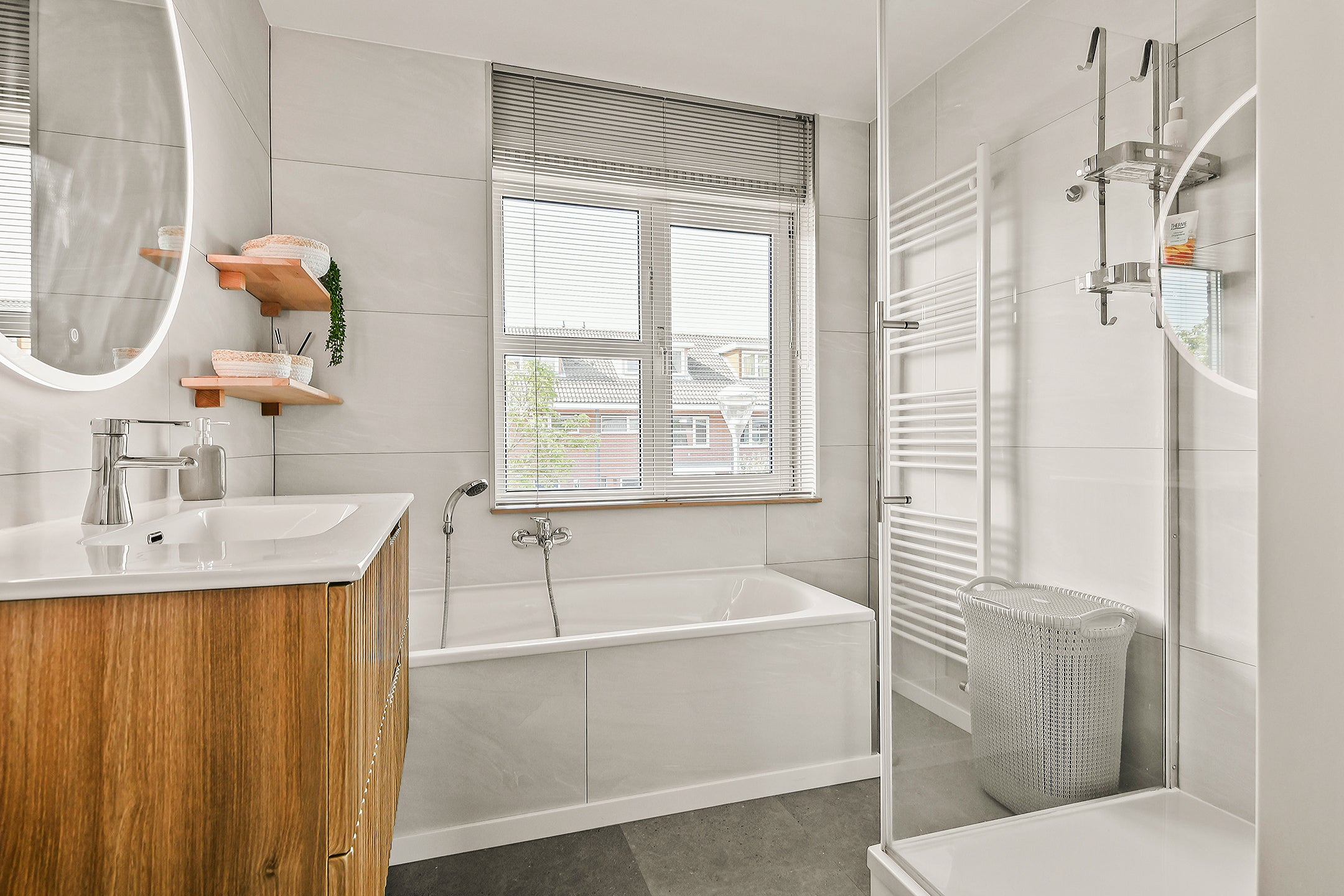 Tussenwoning te koop: Rodelindalaan 65, Nieuw-Vennep
