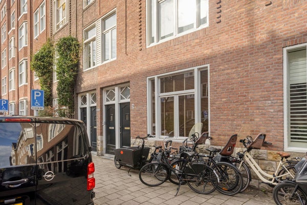 Flat Reinier Claeszenstraat in Amsterdam