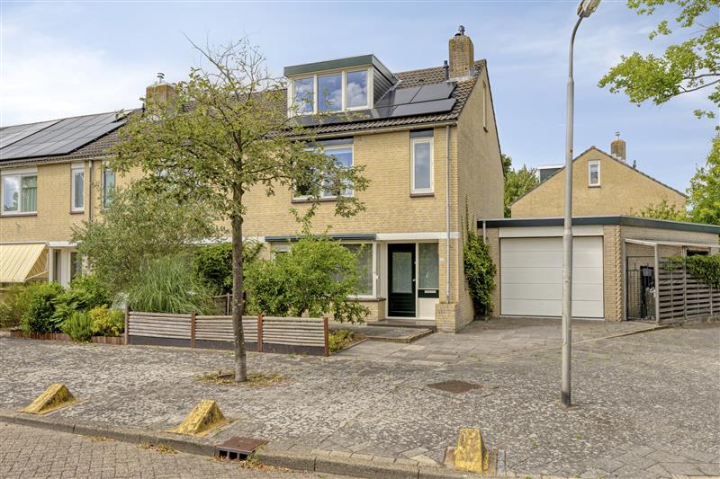 Huis W. v.d. Brinkstraat 31 in Purmerend