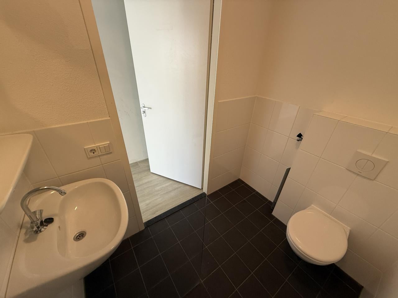 Studio te huur: August Allebéplein 122, Amsterdam