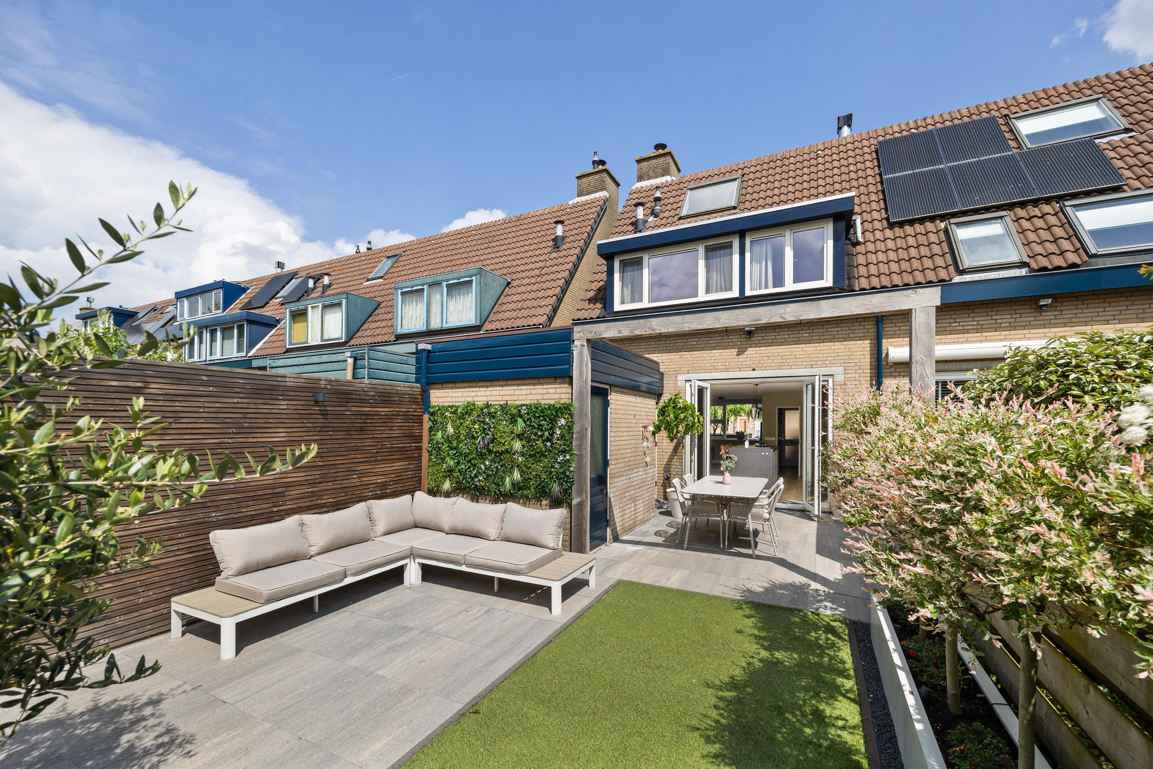 Huis Hooikamp 124 in Leidschendam