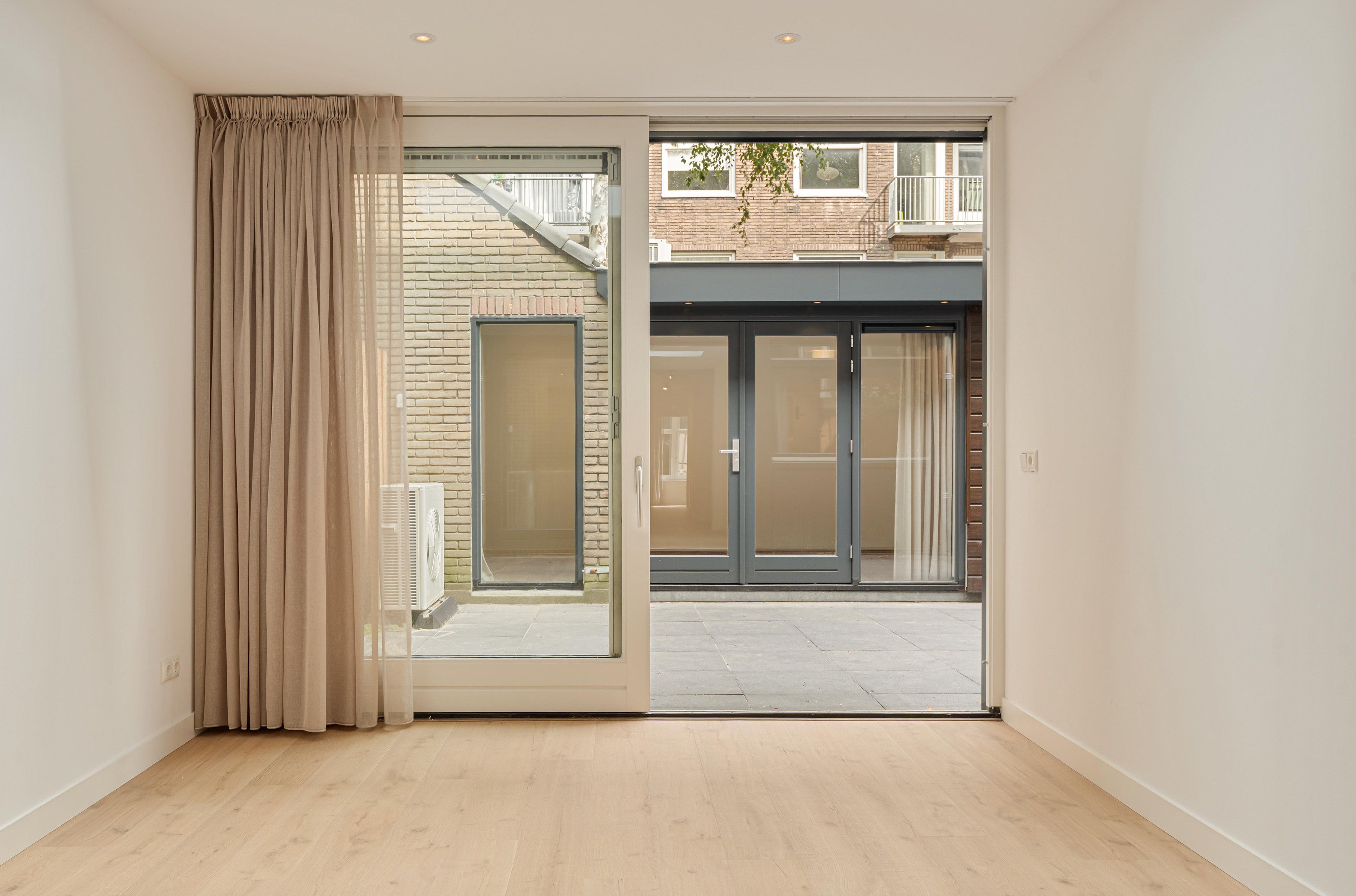 Woning te huur: Ferguutstraat, Amsterdam