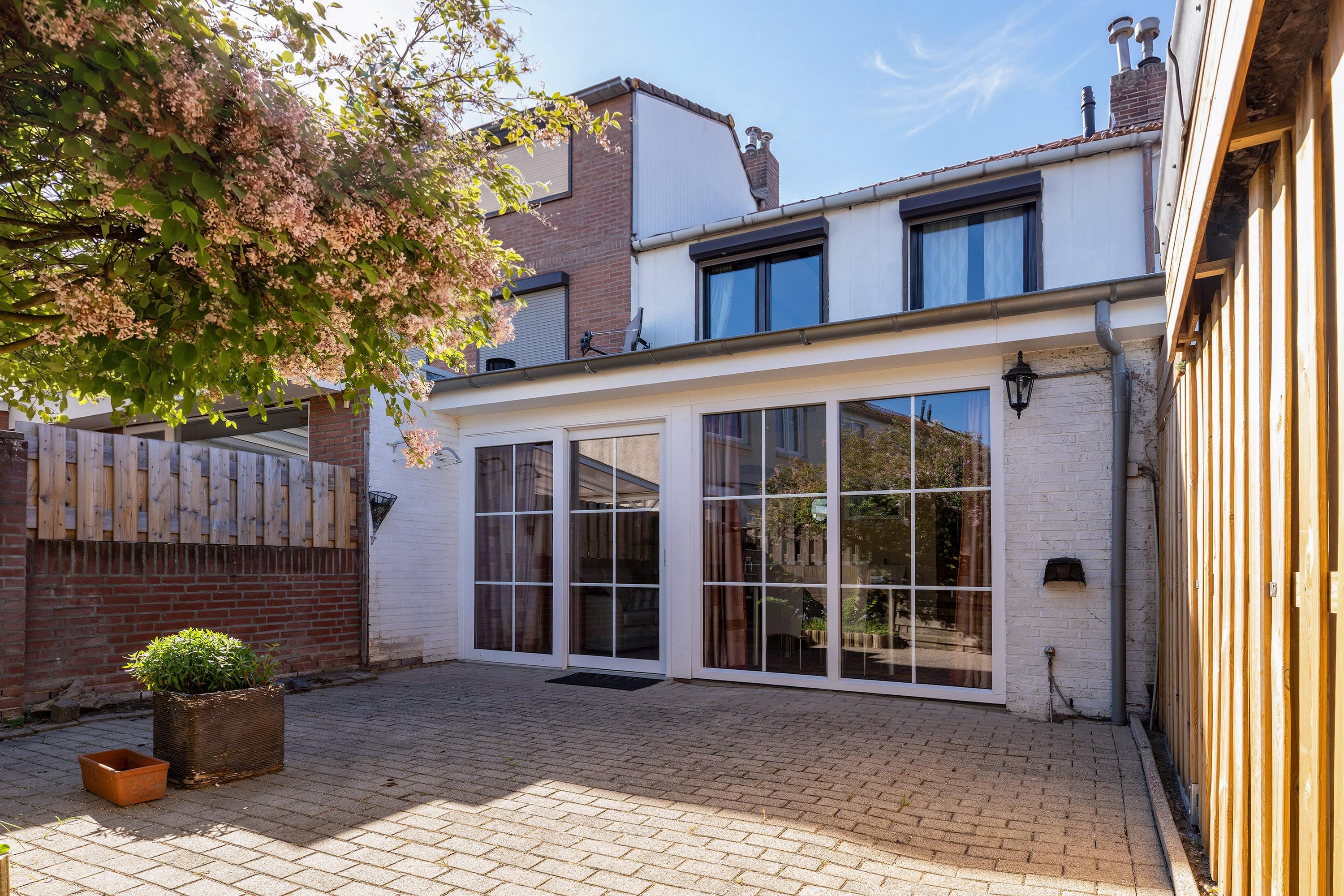 Tussenwoning te koop: Prins Hendrikstraat 57, Hoensbroek