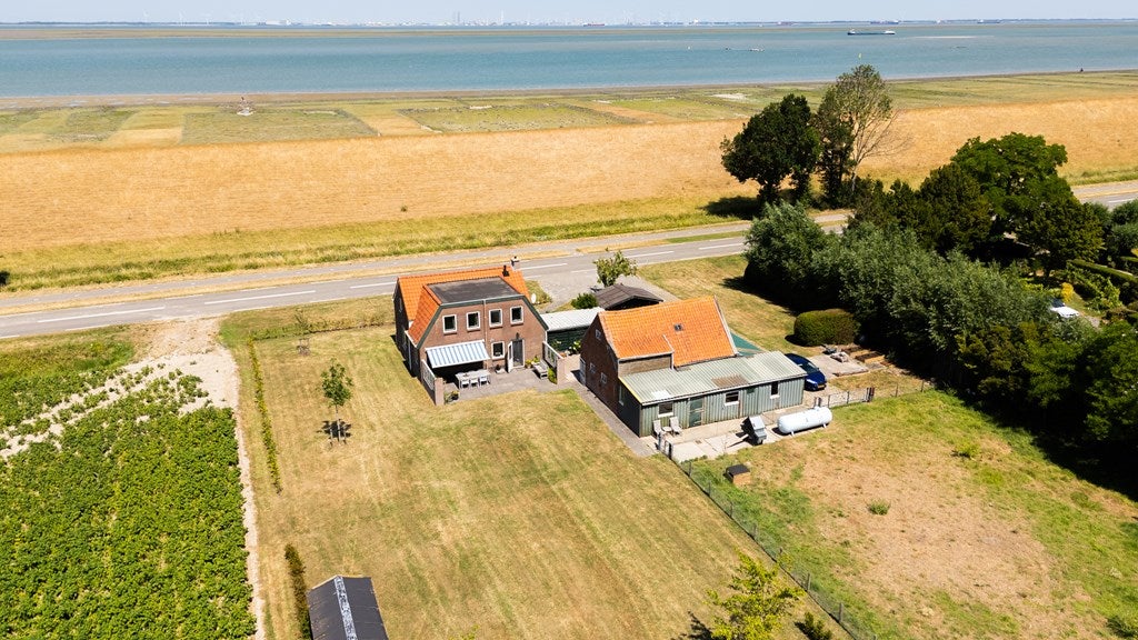 Huis Westlangeweg 14 in Hoofdplaat