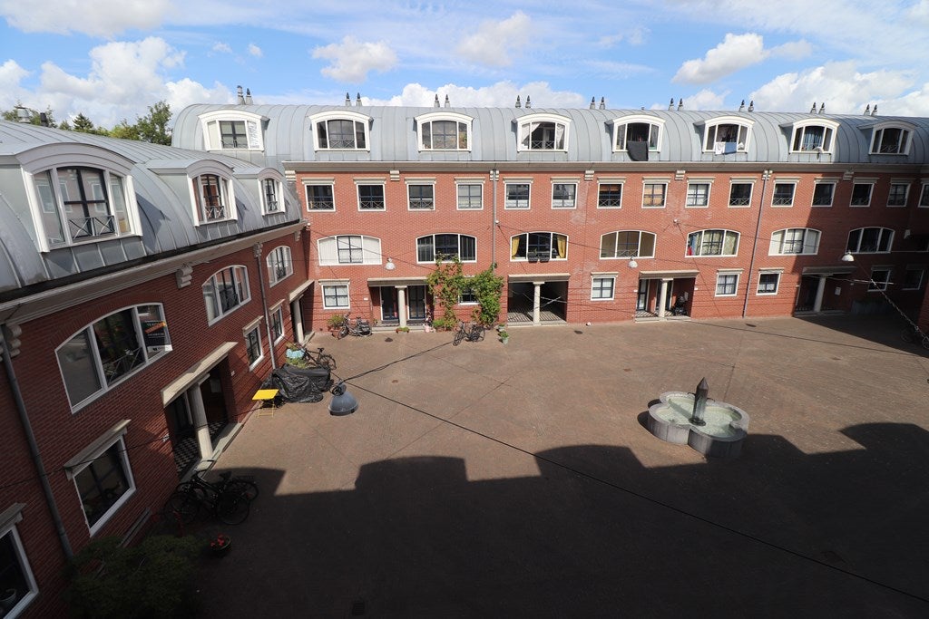 Flat Charles Vos-cour