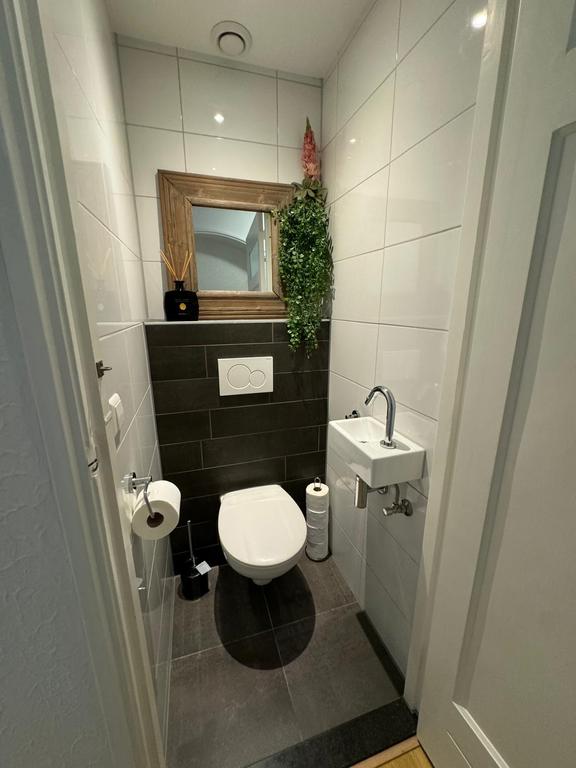 Flat Carel van Nieveltstraat in Rotterdam