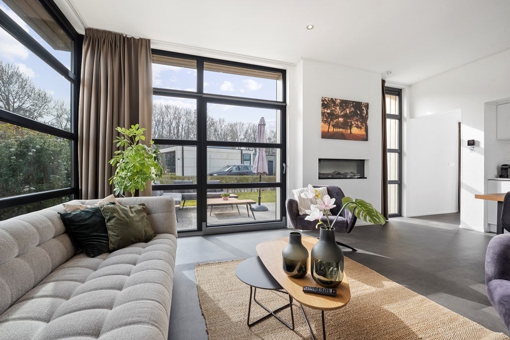 Vrijstaande woning te koop: Buitenhuizerweg 2, Velsen-Zuid