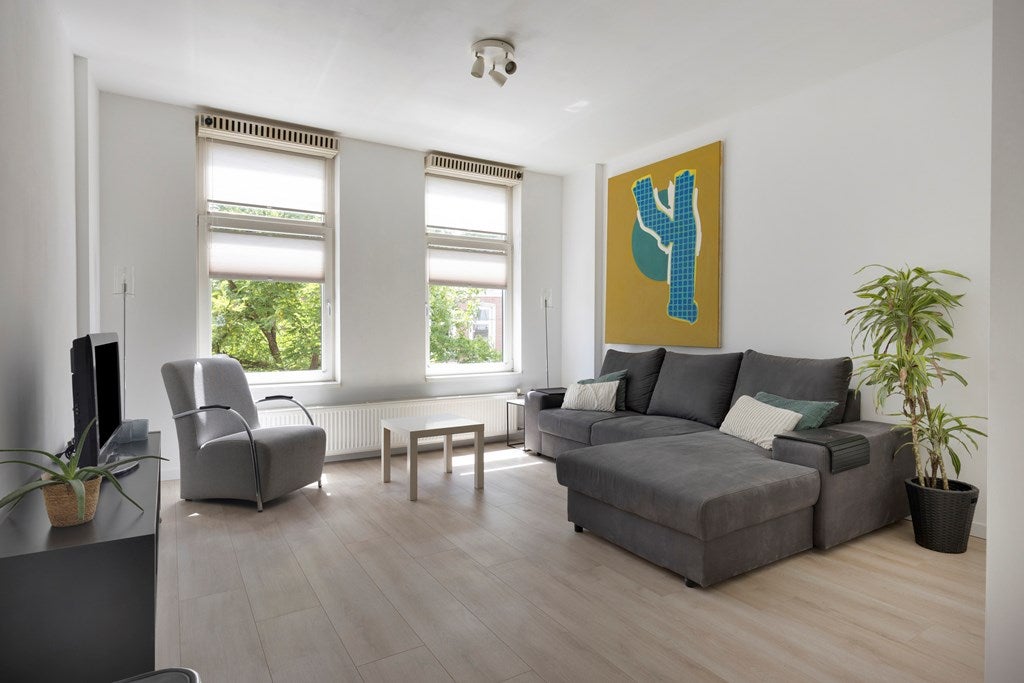 Flat Nieuwe Binnenweg 241 B 02