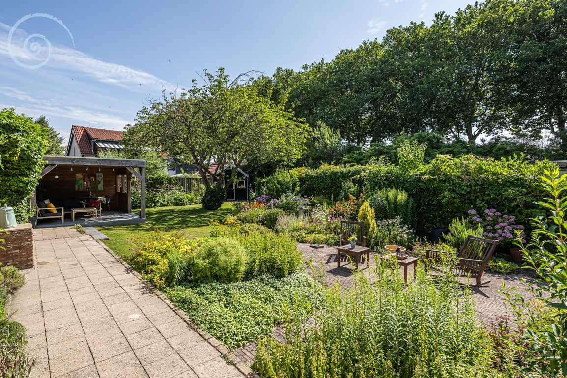 Tussenwoning te koop: Ring 11, Dirksland
