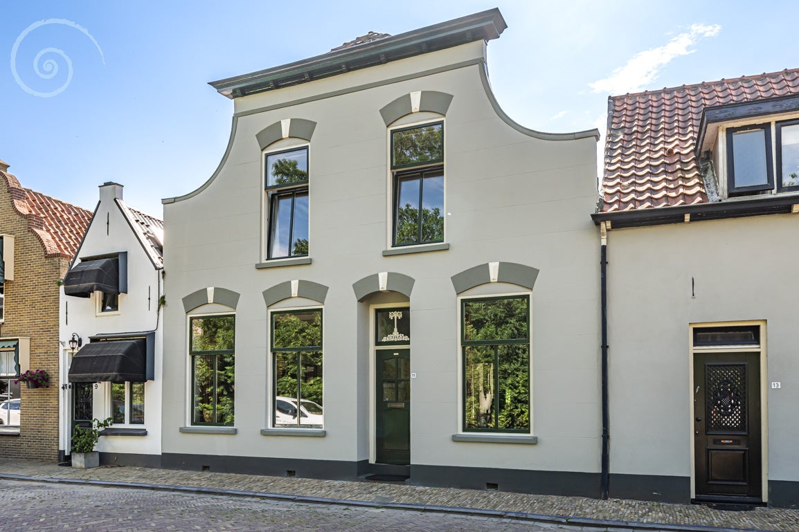Tussenwoning te koop: Ring 11, Dirksland