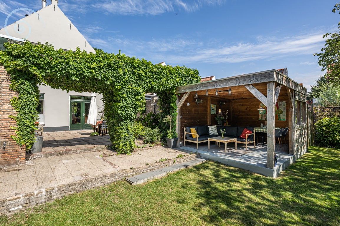 Tussenwoning te koop: Ring 11, Dirksland