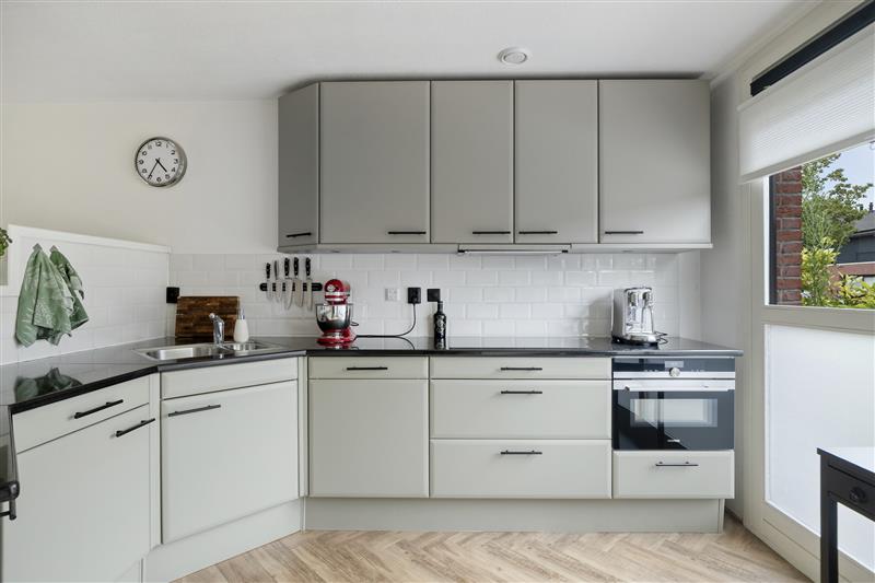 Tussenwoning te koop: Pieter Brueghelstraat 77, Almere
