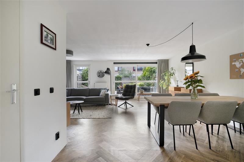 Tussenwoning te koop: Pieter Brueghelstraat 77, Almere