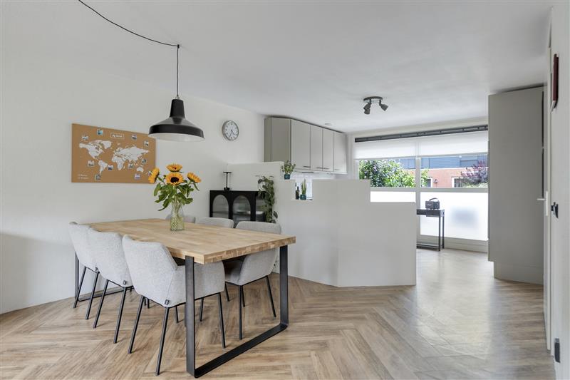 Tussenwoning te koop: Pieter Brueghelstraat 77, Almere