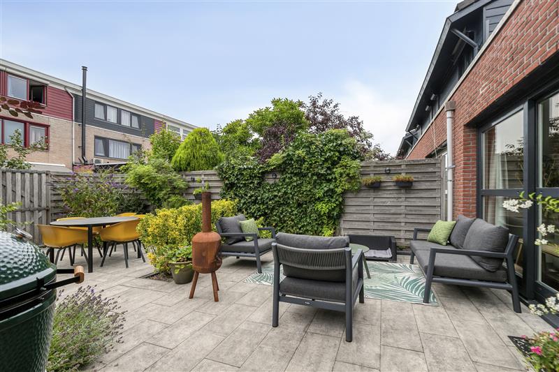Tussenwoning te koop: Pieter Brueghelstraat 77, Almere