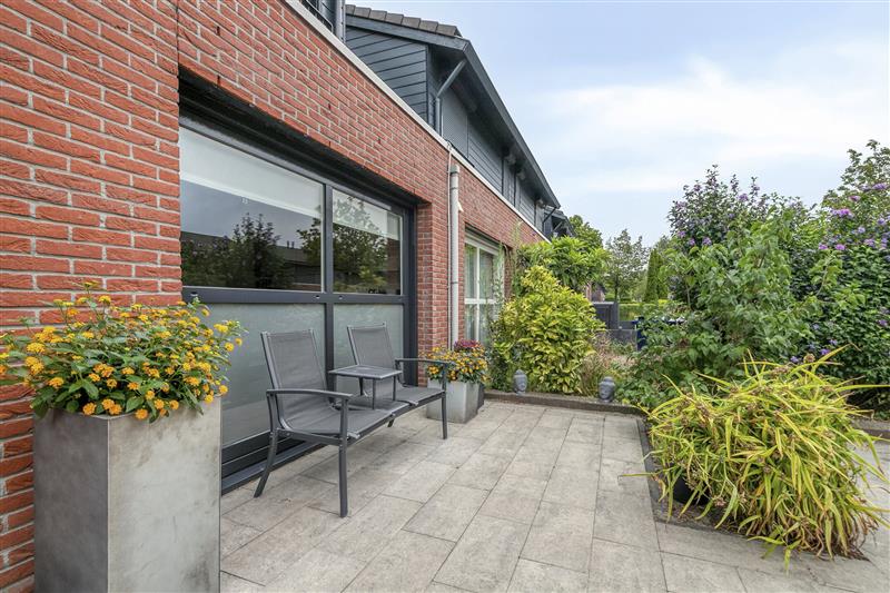 Tussenwoning te koop: Pieter Brueghelstraat 77, Almere