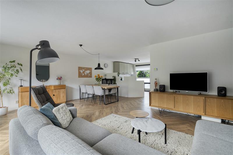 Tussenwoning te koop: Pieter Brueghelstraat 77, Almere