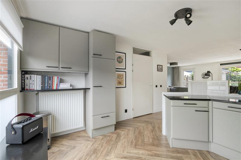Tussenwoning te koop: Pieter Brueghelstraat 77, Almere