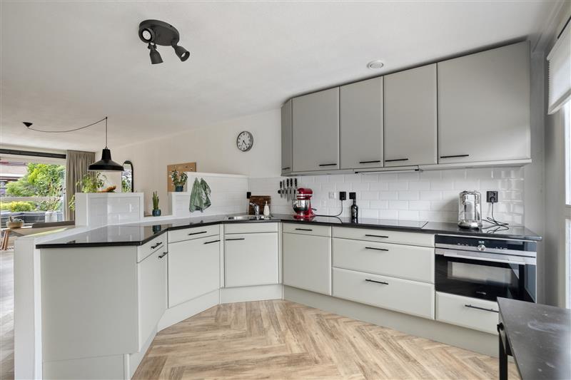 Tussenwoning te koop: Pieter Brueghelstraat 77, Almere