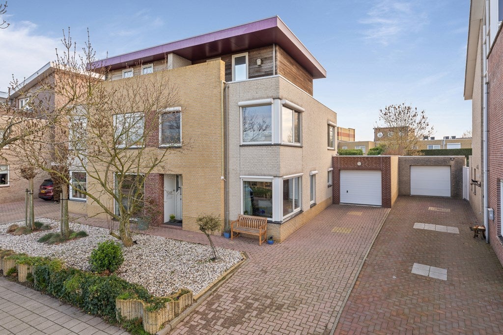 Huis Moerlaken 12 in Etten-Leur