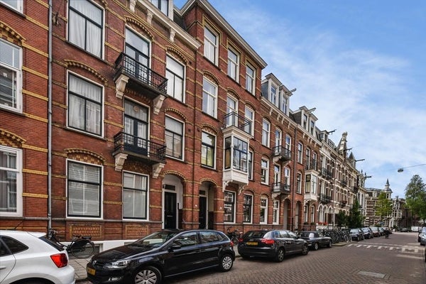 Flat Van Eeghenstraat in Amsterdam