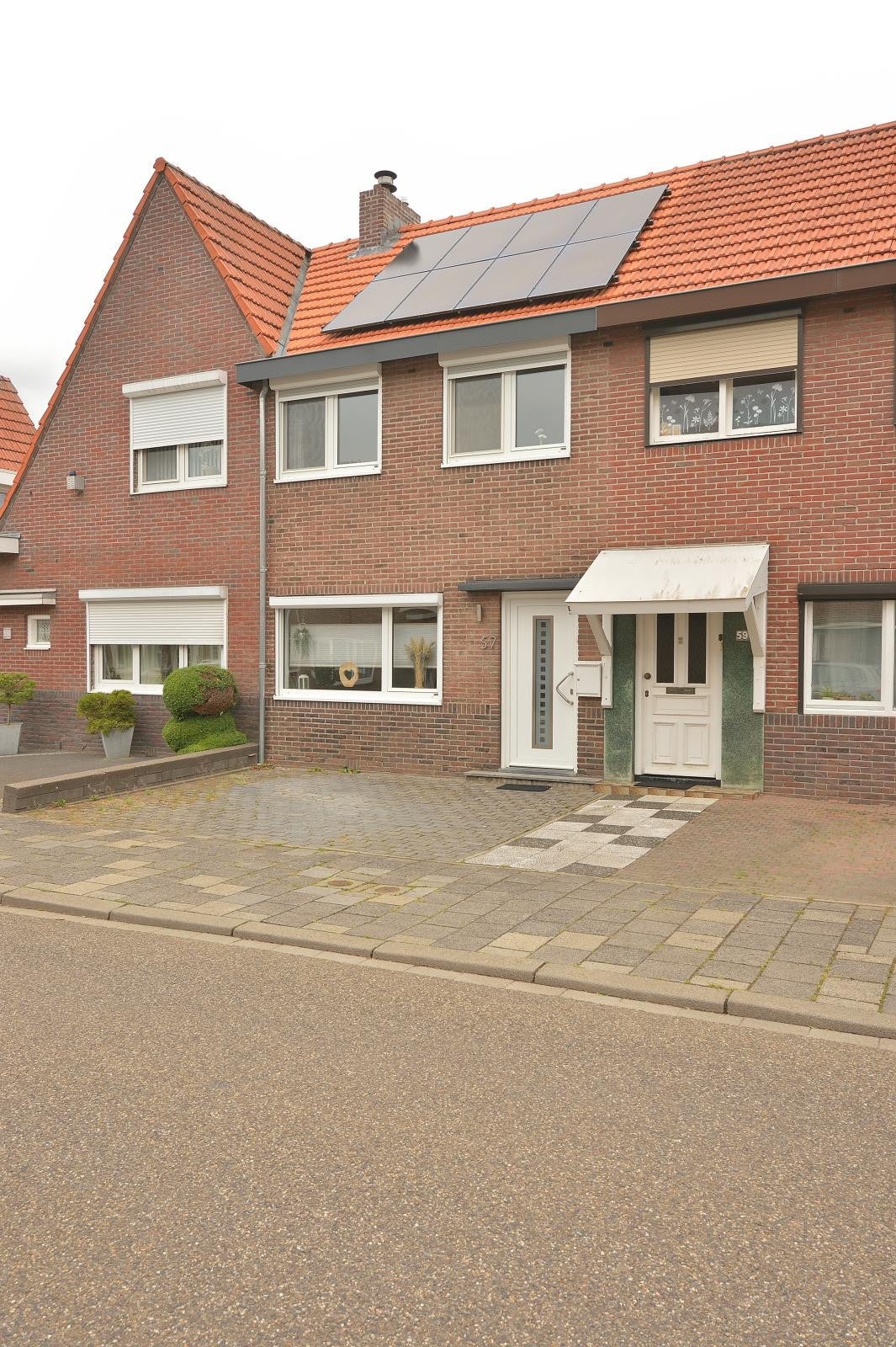 Tussenwoning te koop: Maastrichterlaan 57, Landgraaf