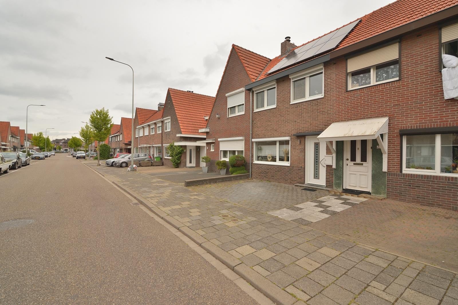 Tussenwoning te koop: Maastrichterlaan 57, Landgraaf