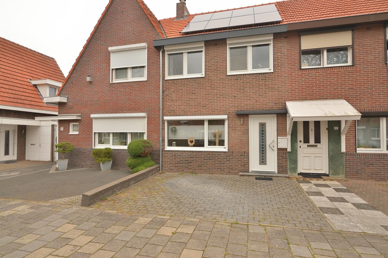 Tussenwoning te koop: Maastrichterlaan 57, Landgraaf