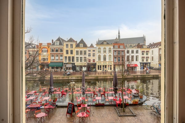 Huis Dwars Koornbrugsteeg 8 in Leiden