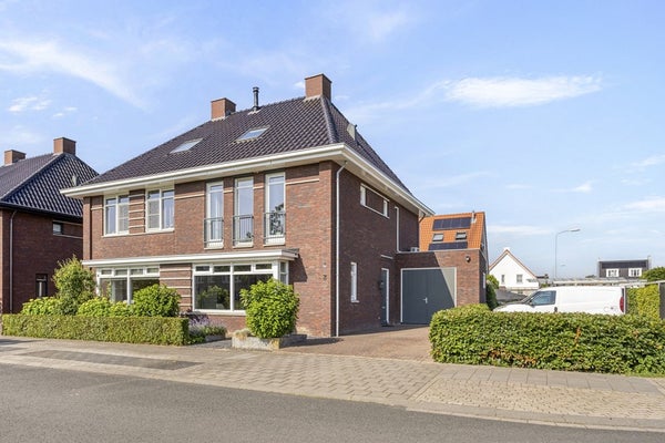 Huis G J Brenkmanlaan 2 in Kesteren