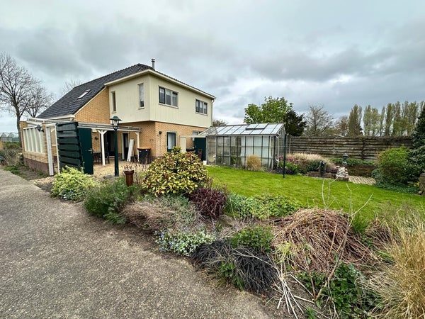 Casa Zwaagdijk 347 en Zwaagdijk-West